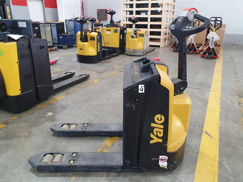Transpaleta eléctrica 1600 Kg YALE MP16 A428