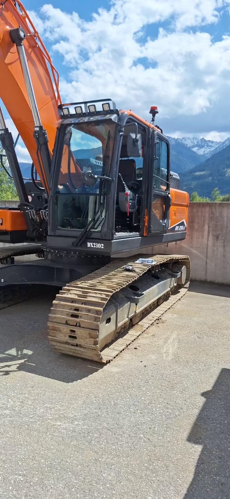 Doosan DX 210 LC-7 Excavadora Cadenas 2022 | OilQuick OQ70/55 | Radio DAB | 6 LED